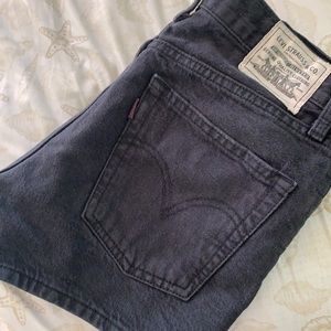 Levi’s high waisted shorts size 28